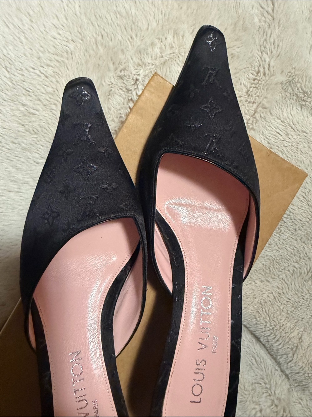Authentic Cute (like new)Louis Vuitton Black Pointed Slide Mules w/Pink Insole
